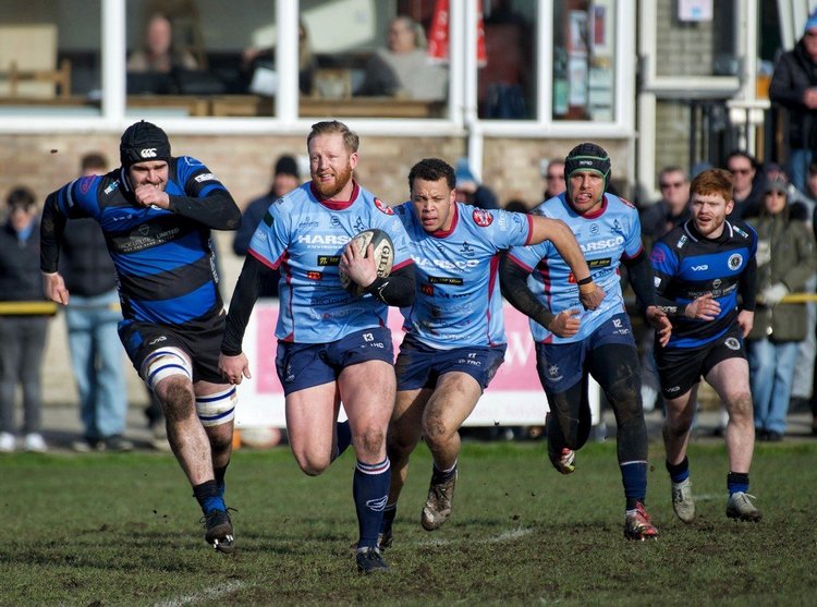 titans-stay-top-with-win-over-dings