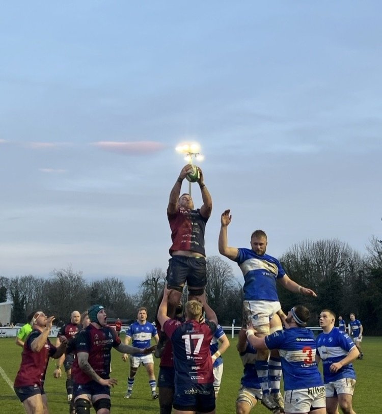 titans-beat-bishops-in-8-try-thriller