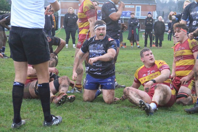 titans-beat-sedgley-in-titanic-tussle