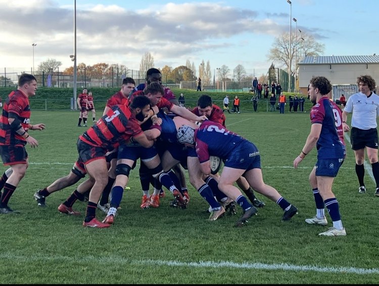 titans-beat-moseley-in-physical-clash